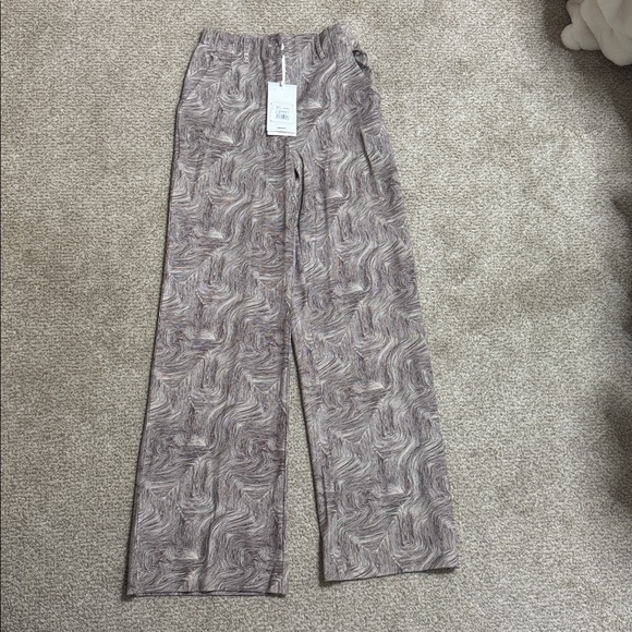 Patterned Wide-Leg Pants - Picture 1 of 5